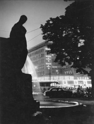 München, Am Karlsplatz bei Nacht