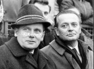 Manfred Ewald und NOK-Präsident Willi Daume beim Fußballspiel Wacker 04 gegen BSC Energie Cottbus