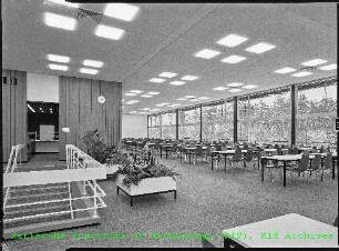 Blick in den leeren Speisesaal der neuen Kantine (KANT)