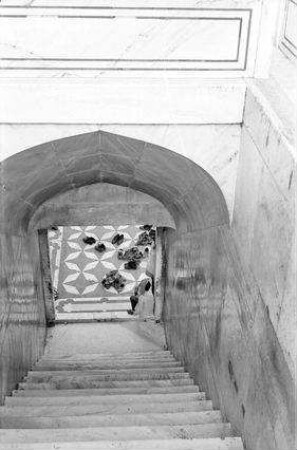 Keine Beschreibung [Agra: Taj Mahal, Treppe]