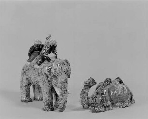 Liegendes Kamel : Weihnachtskrippe. Mohr auf Elefant und liegendes Kamel (1. H. 20. Jh.; wohl K. Feuerriegel)