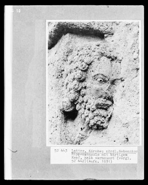 Halbvermauerte Rippenkonsole, bärtiger Konsolkopf mit Locken