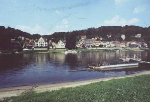 DDR. Stadt Wehlen. Blick vom linken Elbufer mit Fähre