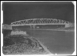 Staustufe Knetzgau. Straßenbrücke Zeil; Ansicht von unterstrom. Links im Vordergrund der Ländeplatz. Schweinfurter Pegel = 103 cm.