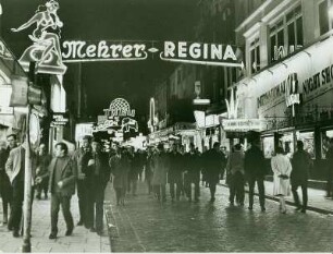 Hamburg-St. Pauli bei Nacht. Große Freiheit, Cabaret Mehrer-Regina