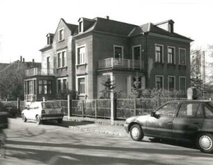 Radebeul. Wohnhaus, Rosenstraße 9 (um 1890). Straßenansicht mit Hauseingang