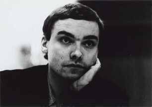 Holger Teschke : Portraitaufnahme während einer Lesung in der Stadtbezirksbibliothek Prenzlauer Berg (Heinrich-Böll-Bibliothek)