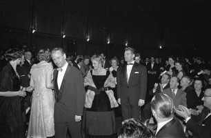 Bambi-Preisverleihung an die von der Zeitschrift "Film-Revue" ermittelten vier beliebtesten Filmstars.