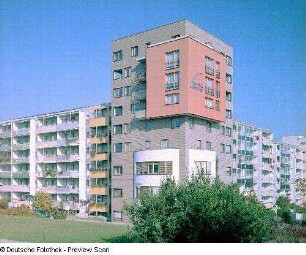 Wohnhäuser mit Büro der Wohnbau Nordwest Dresden (Nr. 10 b)
