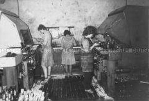 Frauen in der VEB Werkzeugfabrik Altenburg