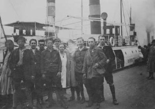 Delegierte des Kommunistischen Jugendverbandes Deutschlands (KVJD) aus Aue und Schwarzenberg zum Reichsjugendtag in Hamburg, Ostern 1927 : Delegierte des Kommunistischen Jugendverbandes Deutschlands (KVJD) zum Reichsjugendtag in Hamburg