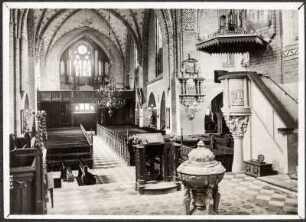Langhaus des Doms zu Güstrow vom Chor aus mit Kanzel, Turibulum und Orgelempore