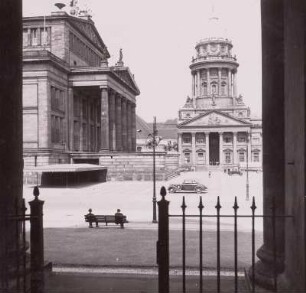 Berlin. Gendarmenmarkt mit Blick zum Französischem Dom