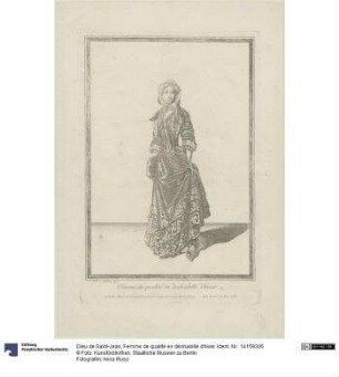 Femme de qualité en déshabillé d'hiver