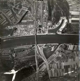 Luftbild der Rheinbrücke bei Maxau