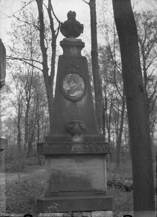 Grabmal August Friedrich von der Droessel