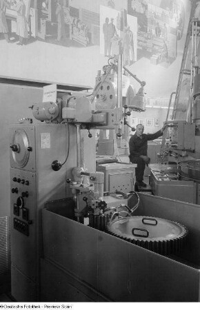 Werkzeugmaschine (Zahnradhärtemaschine) von WMW