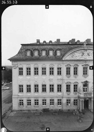 Oppurg, Schloßstraße 2. Schloß (1705-1708, Umgestaltung 1746-1747, Restaurierung seit 1984). Haupteingangsseite (Teilansicht) von Süden