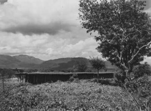 Gehöft : Gehöft am Fuße der Uluguru-Berge