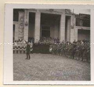 Parade faschistischer Organisationen beim Staatsbesuch Adolf Hitlers in Italien