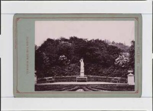 Pillnitz. Flora vor dem Rondell.