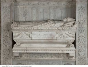 Grabmal der Kardinäle Cristoforo (+1477) und Domenico della Rovere (+1501), Sarkophag mit Liegefigur