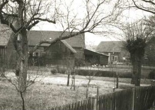 Calau-Saßleben-Kalkwitz, Hauptstraße. Gehöfte. Gartenansicht