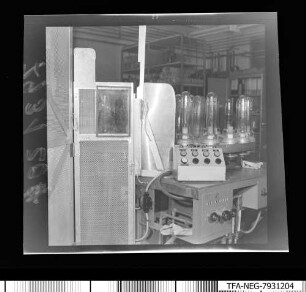 RS-Maschine mit Glaskolben, Foto 1979