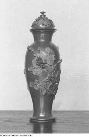 Vase mit Reliefauflage