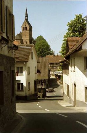 Waldulm: Straße mit Kirche