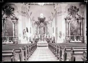 Kirche; Innenraum nach Osten