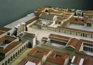 Modell von Milet im 2. Jahrhundert n.Chr.: Agora mit Markttor, Rathaus, Nymphaion und Hafenstraße