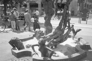 Bronzebrunnen "Jungbrunnen" von Bildhauer Prof. Karl Henning Seemann auf der Südseite der Kaiserstraße Ecke Lammstraße. Vorschläge der SPD-Gemeinderatsfraktion zur Anbringung von Korrekturen am Wasserlauf des Brunnenwerks