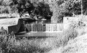 Schöpstal-Kunnersdorf. Ehemalige Niedermühle, Wehr