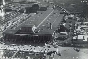Messegelände Leipzig : Internationale Pelz- und Jagd-Ausstellung 1930, Messehalle "Achilleion", Blickrichtung Süden