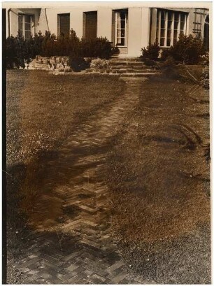 Garten Rosskamp, Potsdam-Bornim: Gartenweg und Treppe
