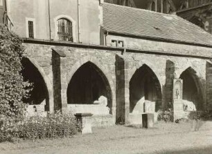 Magdeburg, Dom St. Mauritius und St. Katharina, Außenaufnahme : Kreuzgang, Westflügel vom Kreuzgarte aus gesehen