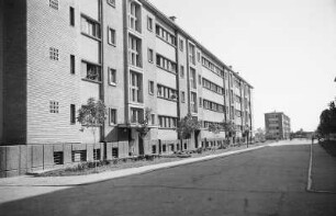 Bukarest? Viergeschossiger Wohnblock