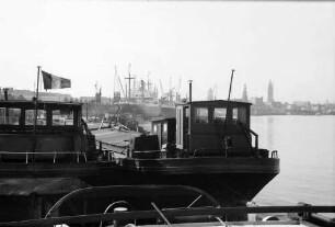 Antwerpen: Heck zweier Kähne auf der Schelde