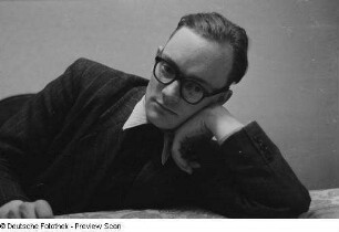 Portrait eines Mannes mit Brille im Sakko (Reiner)