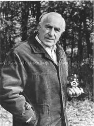 Walter Ballhause mit seiner Leica