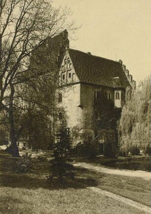 Heynitz, Schloss : Heynitz. Schloß, vom Park aus gesehen. Durch bauliche Veränderungen überholt
