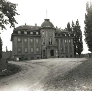 Markkleeberg-Markkleeberg. Herrenhaus (1686/1715, Umbau Treppenhaus 1898). Hofansicht