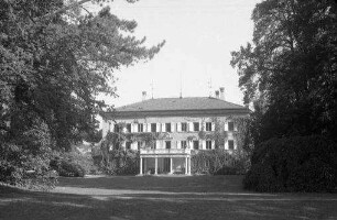 Tutzing: Schloss, Frontalansicht vom Park