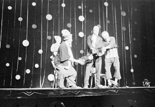 Wintergarten: Rico - Alex & Co.; Musik Clowns spielen Bandoneon
