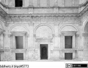 Palazzo Baldassini, Cortile