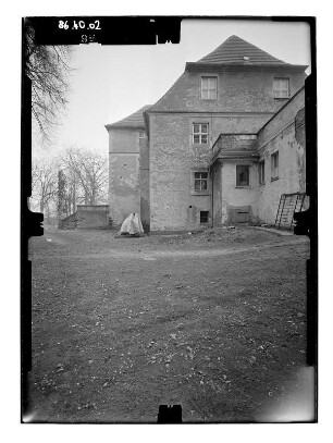 Mellenthin, Dorfstraße 25. Schloß (1575-1580, Umbau 1904). Gartenseite mit Treppe zum Park
