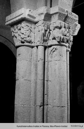 Figurenkapitell mit alttestamentarischen Szenen