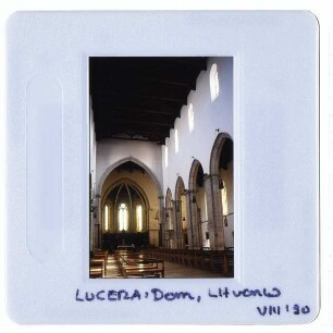 Lucera, Kathedrale : Innenansicht Langhaus in Richtung Chor