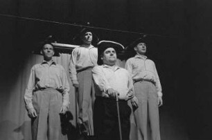 Szenenbilder aus "Blick zurück nach vorn", Kabarett "Die Distel" Berlin. Mit Gerd E. Schäfer, E. Schall u. a. Berlin, 29.08.1958 (Jubiläumsvorstellung, Premiere 28.08.1958)